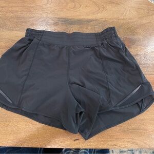 Lululemon Hotty Hot HR short 4” lined size 10